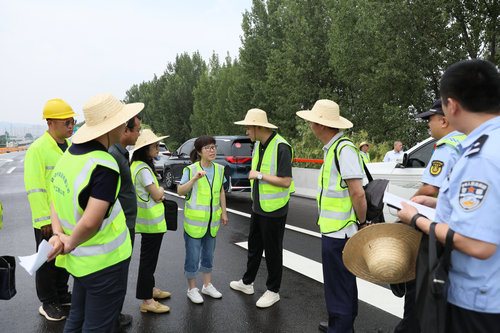 西安绕城高速公路方家村立交通行能力提升工程通过交工验收4.JPG
